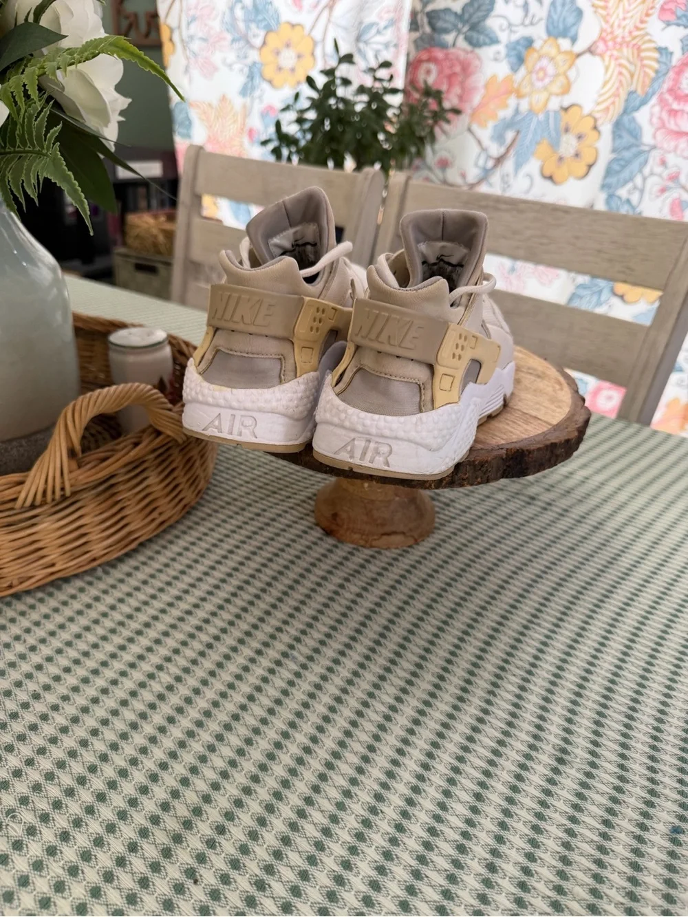 Nike Women's Air Huarache Sneakers Size 7 Beige Gold